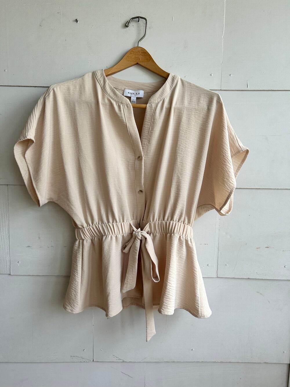 Gilli Size L Gathered Front / Waist Cream Top Silky Feel